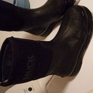Muck Boot company shore size 7 7 1/2 men's 8 and 1/2 women's black rain, snow